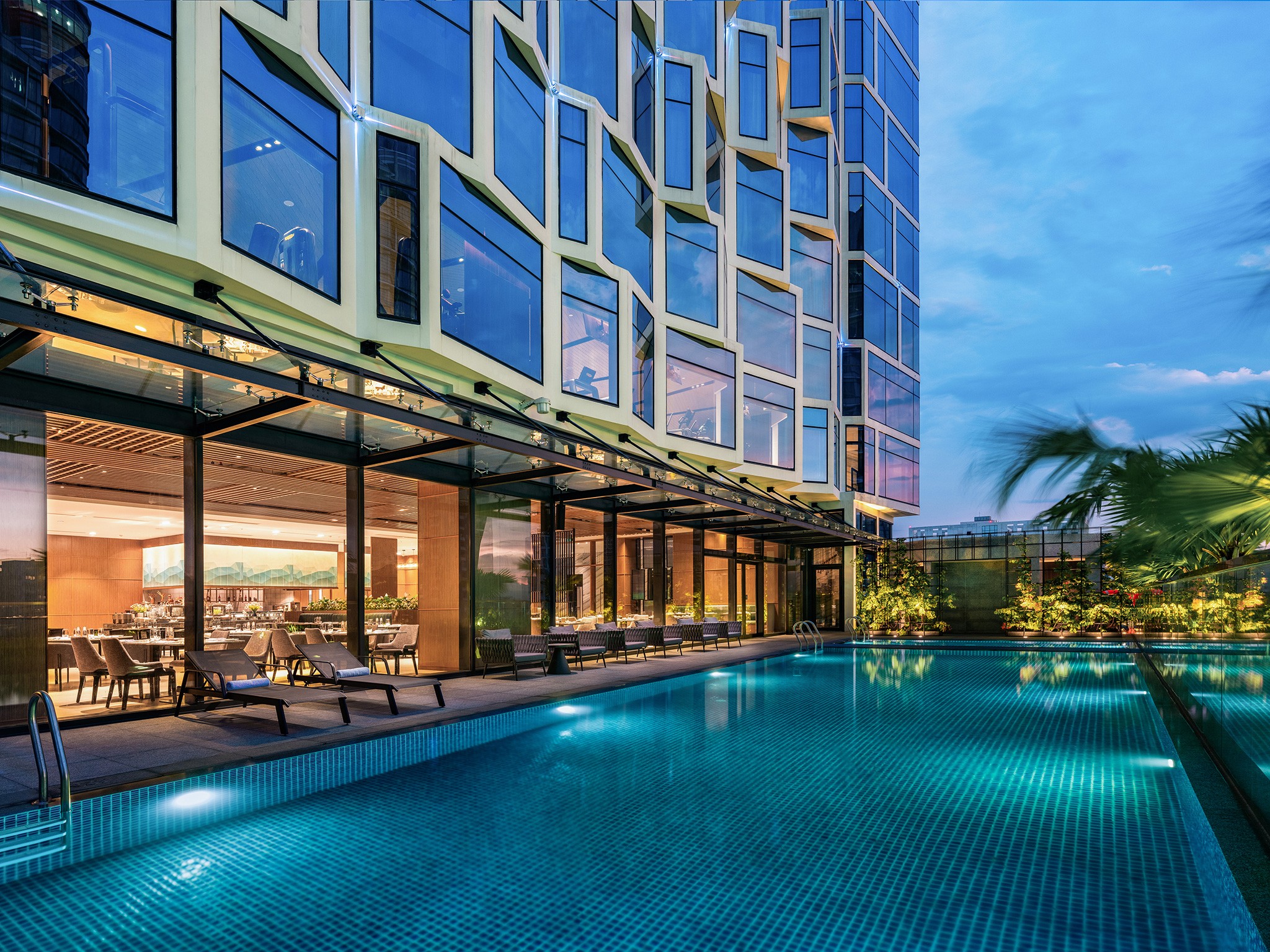 stay-shop-savor-5-star-hotel-in-da-nang-just-moments-away-from-food-shopping
